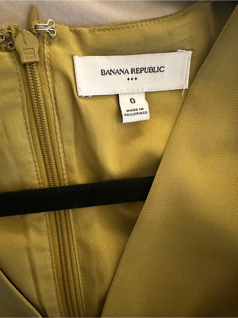 Banana Republic V-Neck Cap Sleeve Top - Picture 3 of 4